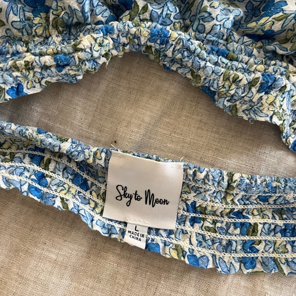 Open Back Floral Tank 💙 - Picture 4 of 4